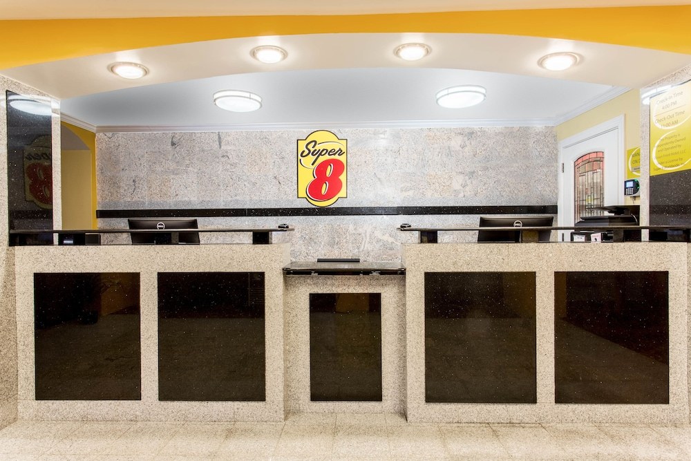 Super 8 by Wyndham Virginia Beach Oceanfront photo 1