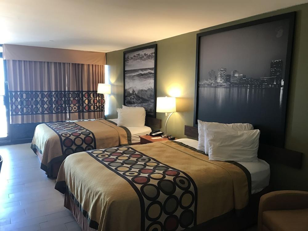 Super 8 by Wyndham Virginia Beach Oceanfront photo 3