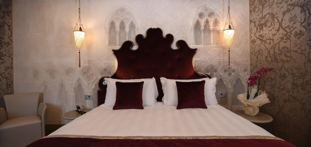 Santa Croce Boutique photo 2