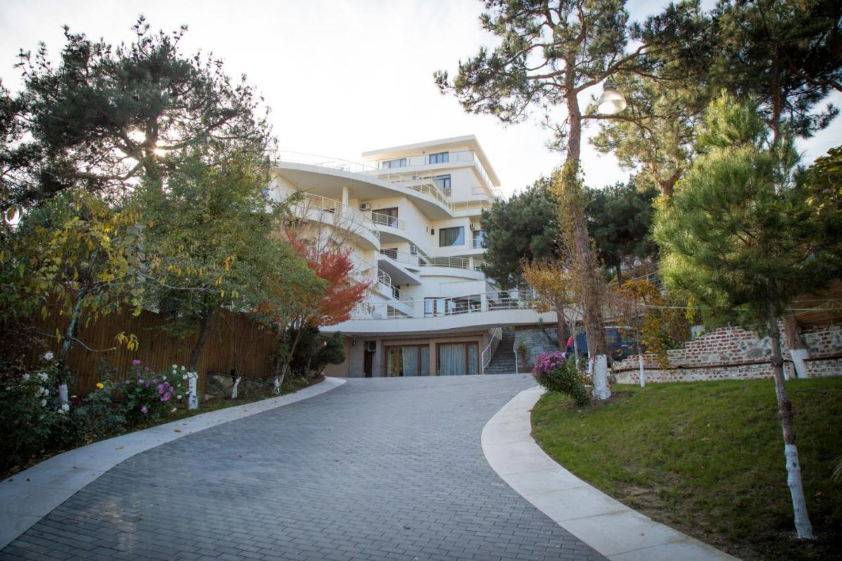 BEAUMONDE GARDEN
