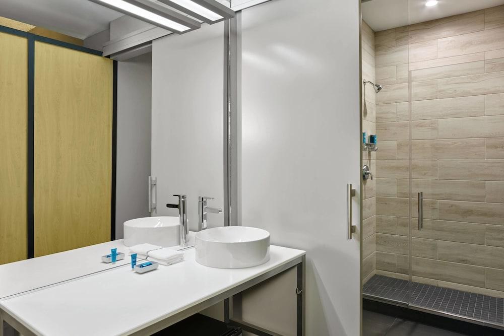 ALOFT MIAMI AIRPORT photo 3