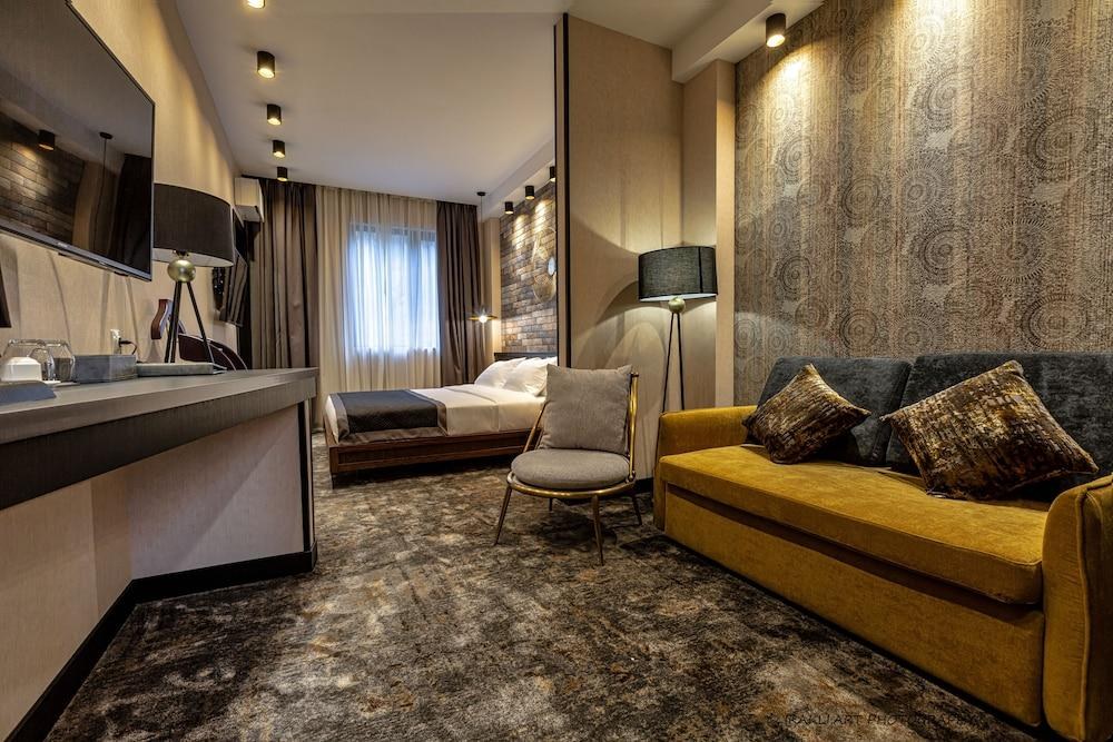 ADAMO HOTEL