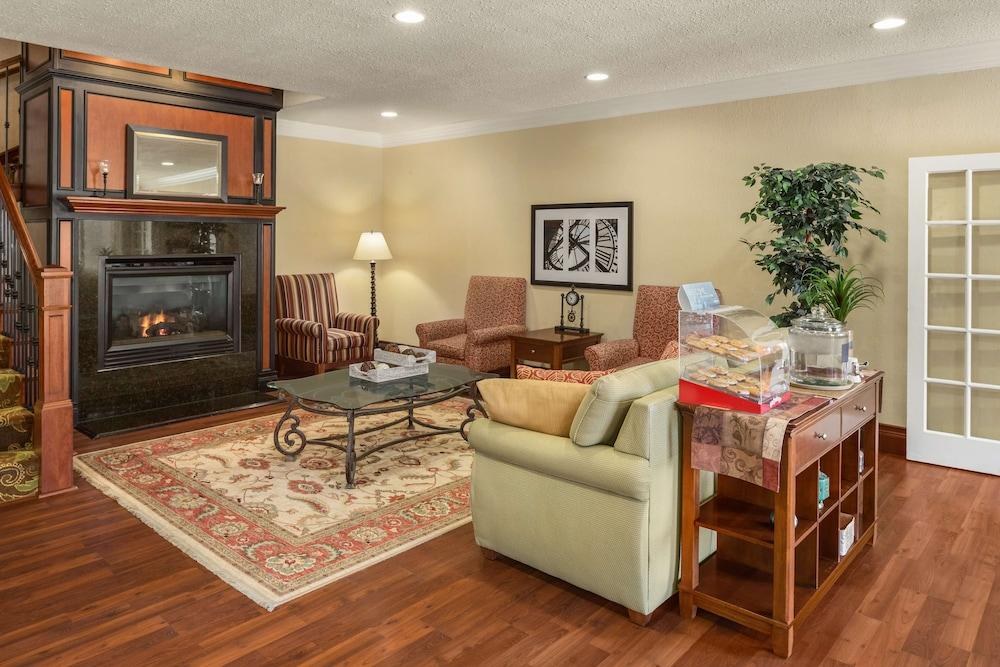 Country Inn Suites Bloomington Normal Airport photo 3
