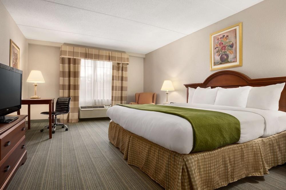 Country Inn Suites Charlotte University Plc photo 1