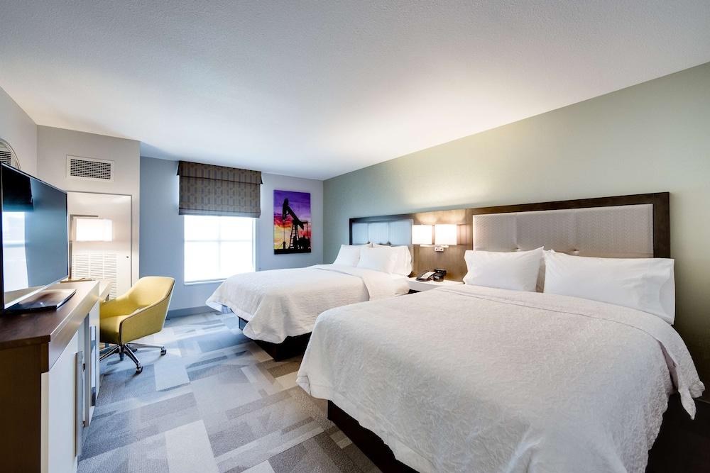 HAMPTON INN & SUITES FORT WORTH DOWNTOWN photo 2