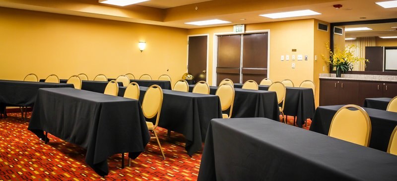Super 8 by Wyndham Dallas Love Field Airport photo 2