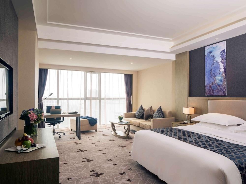 Mercure Wuhan Changqing Park photo 1