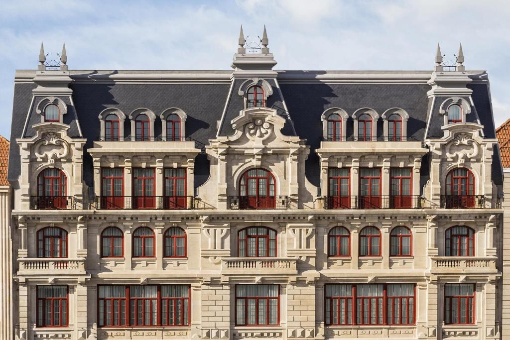 THE ONE MONUMENTAL PALACE
