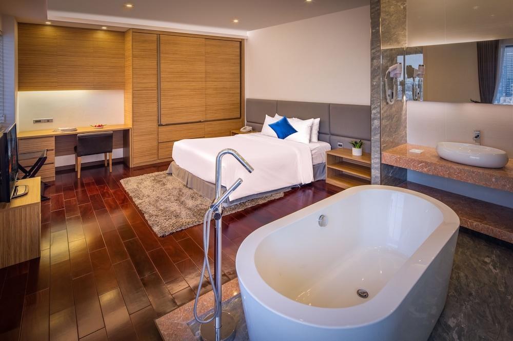 CHARM SUITE SAIGON photo 2