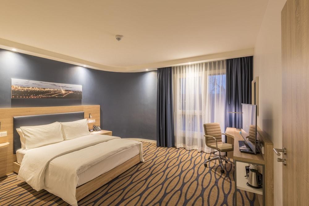 Hampton by Hilton Frankfurt Airport photo 3