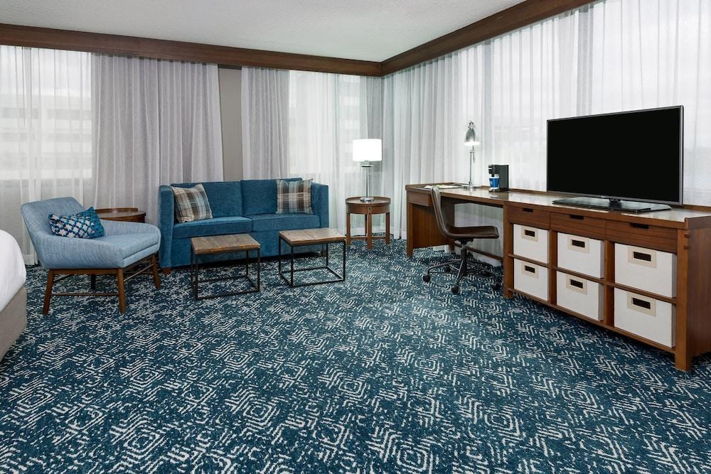 FOUR POINTS BY SHERATON HUNTSVILLE AIRPORT photo 2