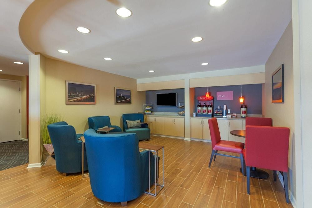 TOWNEPLACE SUITES HUNTSVILLE photo 1