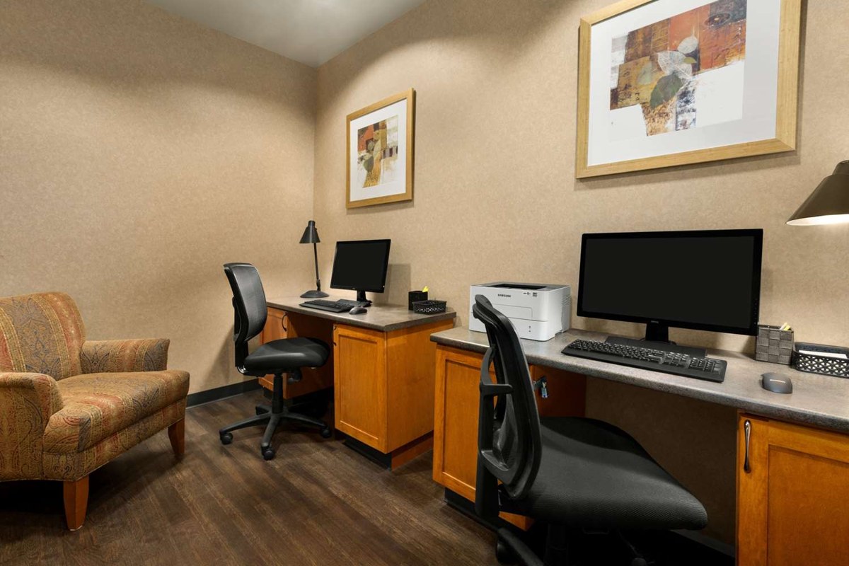 Days Inn & Suites by Wyndham Edmonton Airport photo 3