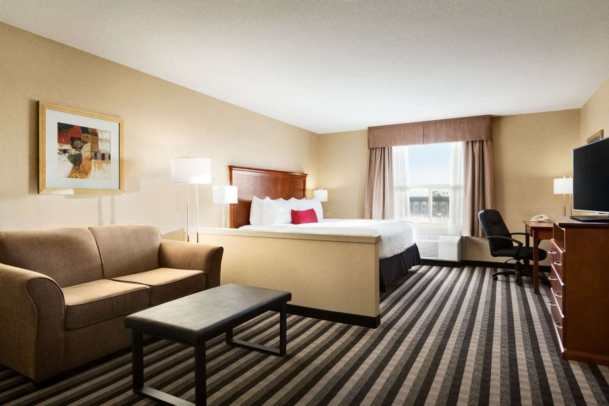 Days Inn & Suites by Wyndham Edmonton Airport photo 4