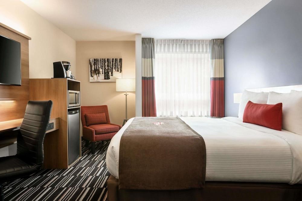Microtel Inn & Suites by Wyndham Val-d'Or photo 2