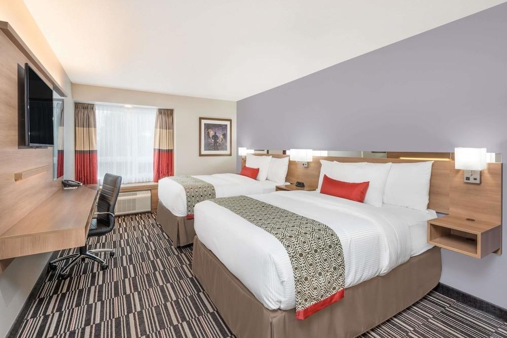Microtel Inn & Suites by Wyndham Sudbury photo 2
