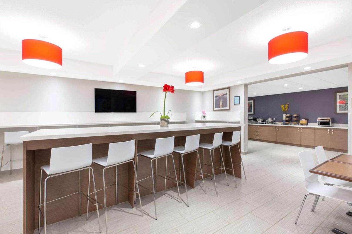 Microtel Inn & Suites by Wyndham Fort McMurray photo 3