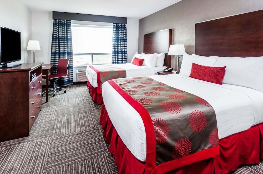 Ramada by Wyndham Moose Jaw photo 2