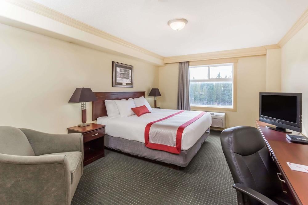 Ramada by Wyndham Hinton photo 1