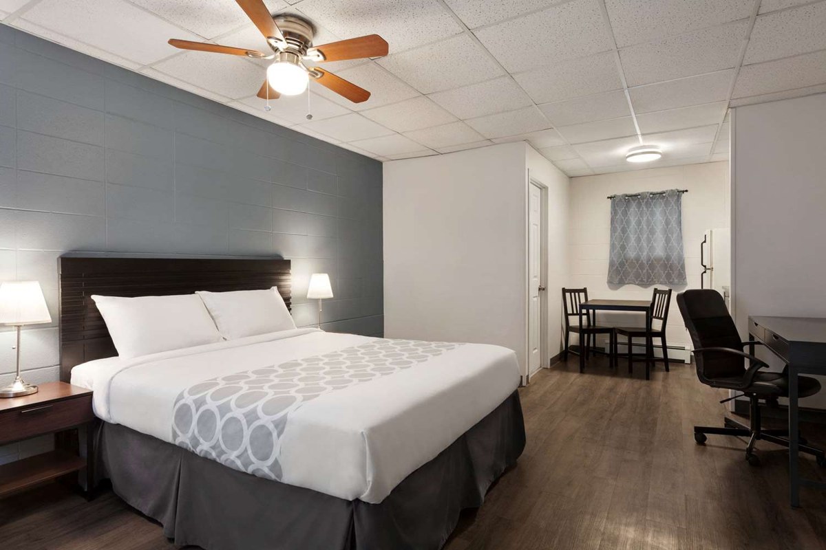 Howard Johnson by Wyndham Grande Prairie photo 3