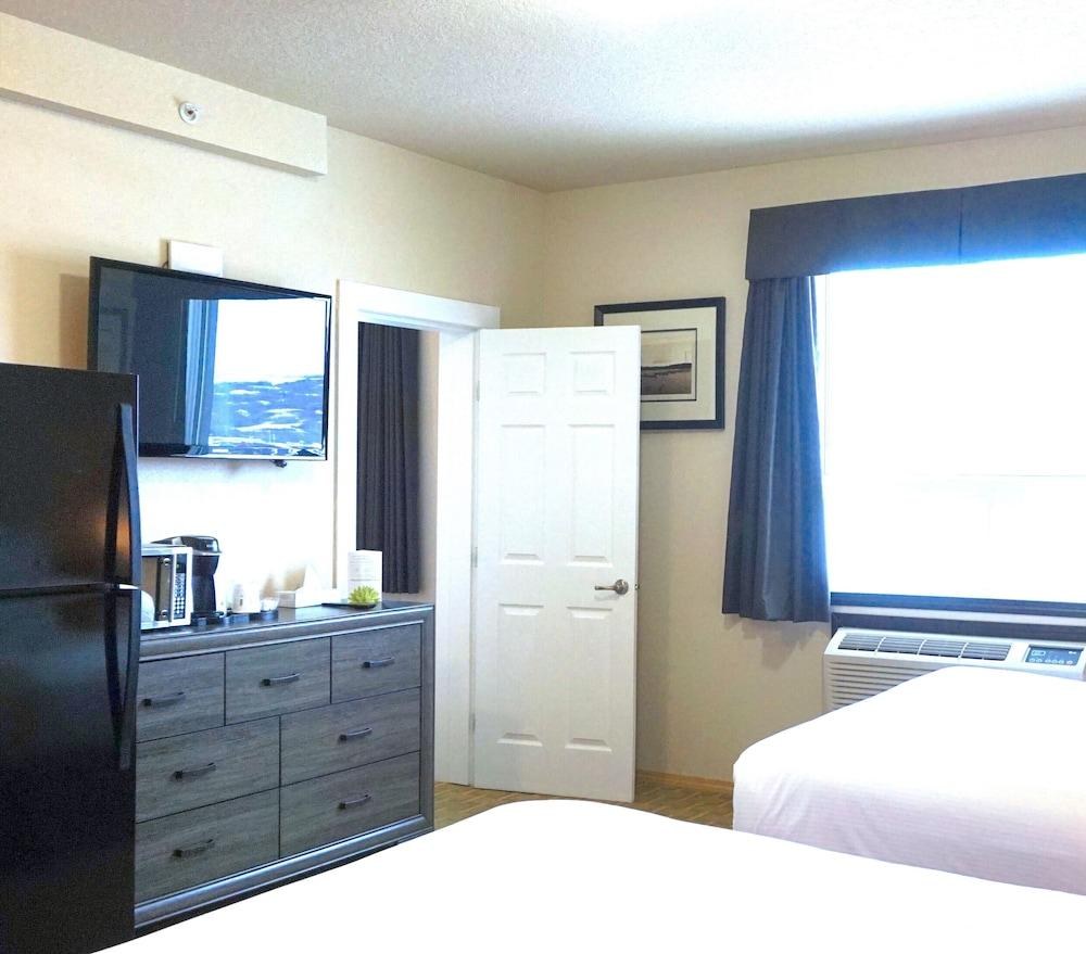 SUPER 8 BY WYNDHAM PEACE RIVER AB photo 1