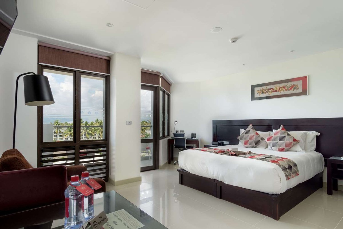 Ramada Suites by Wyndham Wailoaloa Beach Fiji photo 2