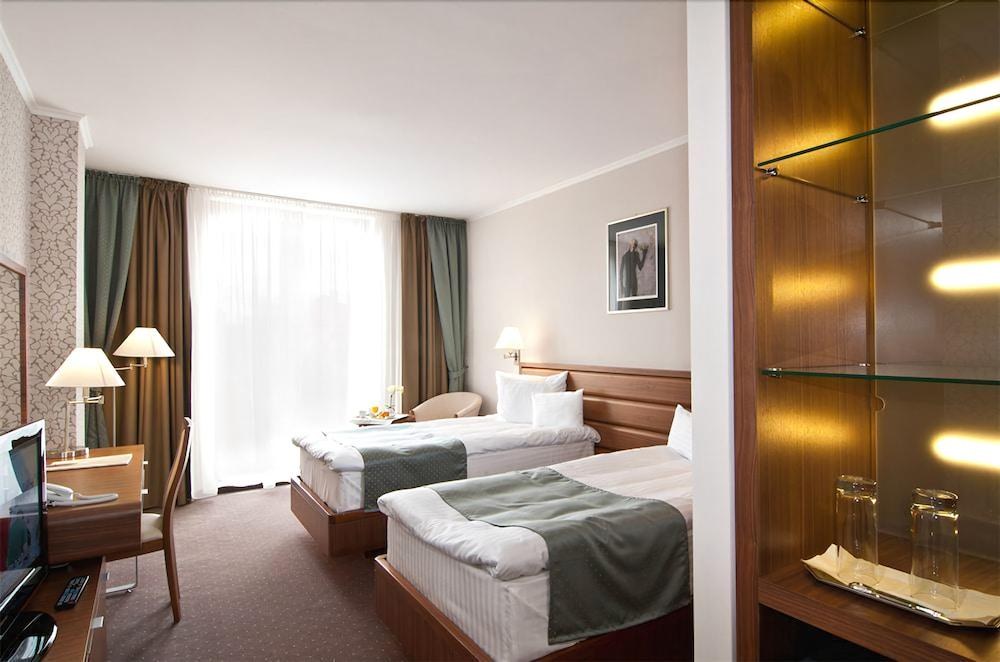 Ramada by Wyndham Cluj photo 2
