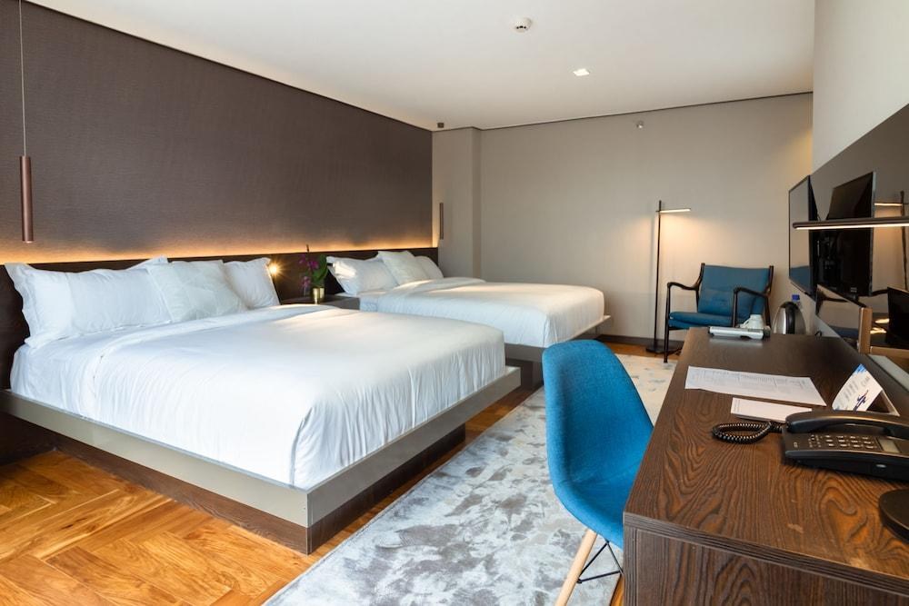 Ramada Encore by Wyndham Makati photo 1