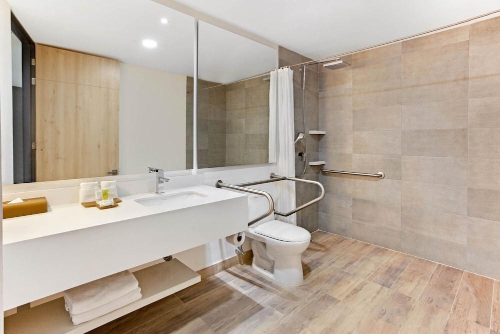 La Quinta by Wyndham Medellin photo 4