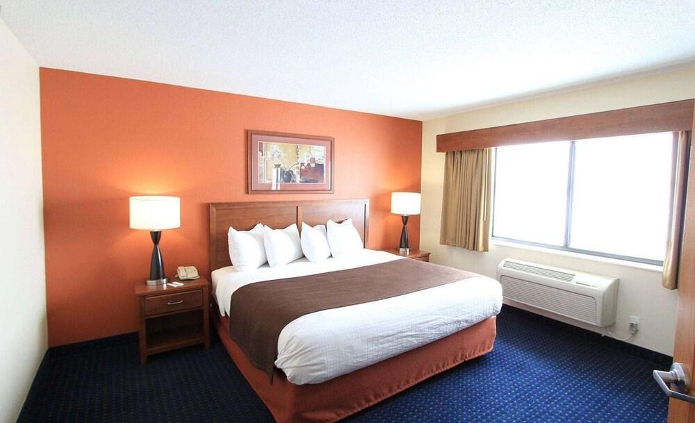 AmericInn by Wyndham Cedar Rapids Airport photo 2