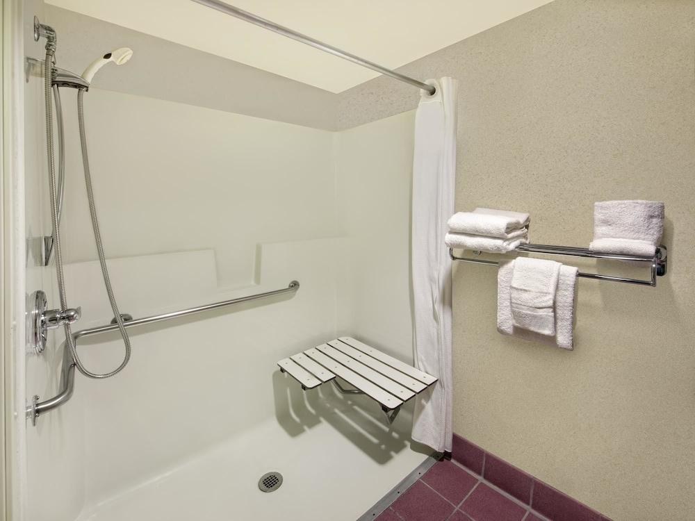 AmericInn by Wyndham Denver Airport photo 1
