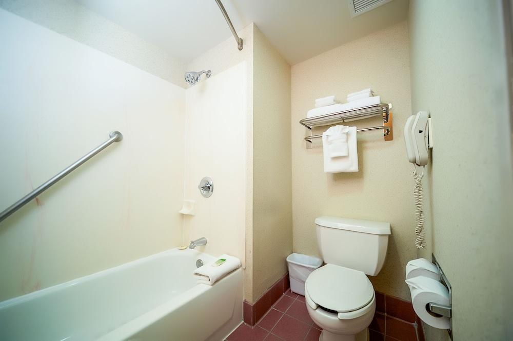AmericInn by Wyndham Denver Airport photo 3