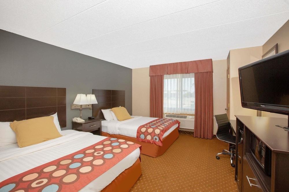 AmericInn by Wyndham Coralville photo 1