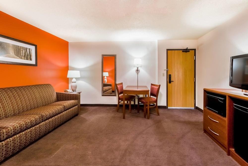 AmericInn by Wyndham Chamberlain Conference Center photo 2