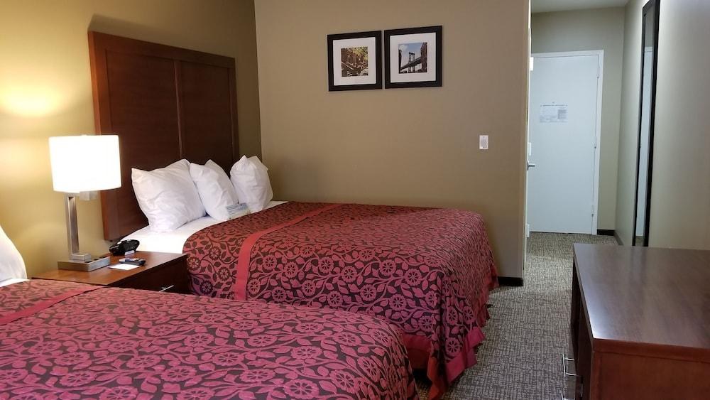 Days Inn by Wyndham Brooklyn Marine Park photo 1