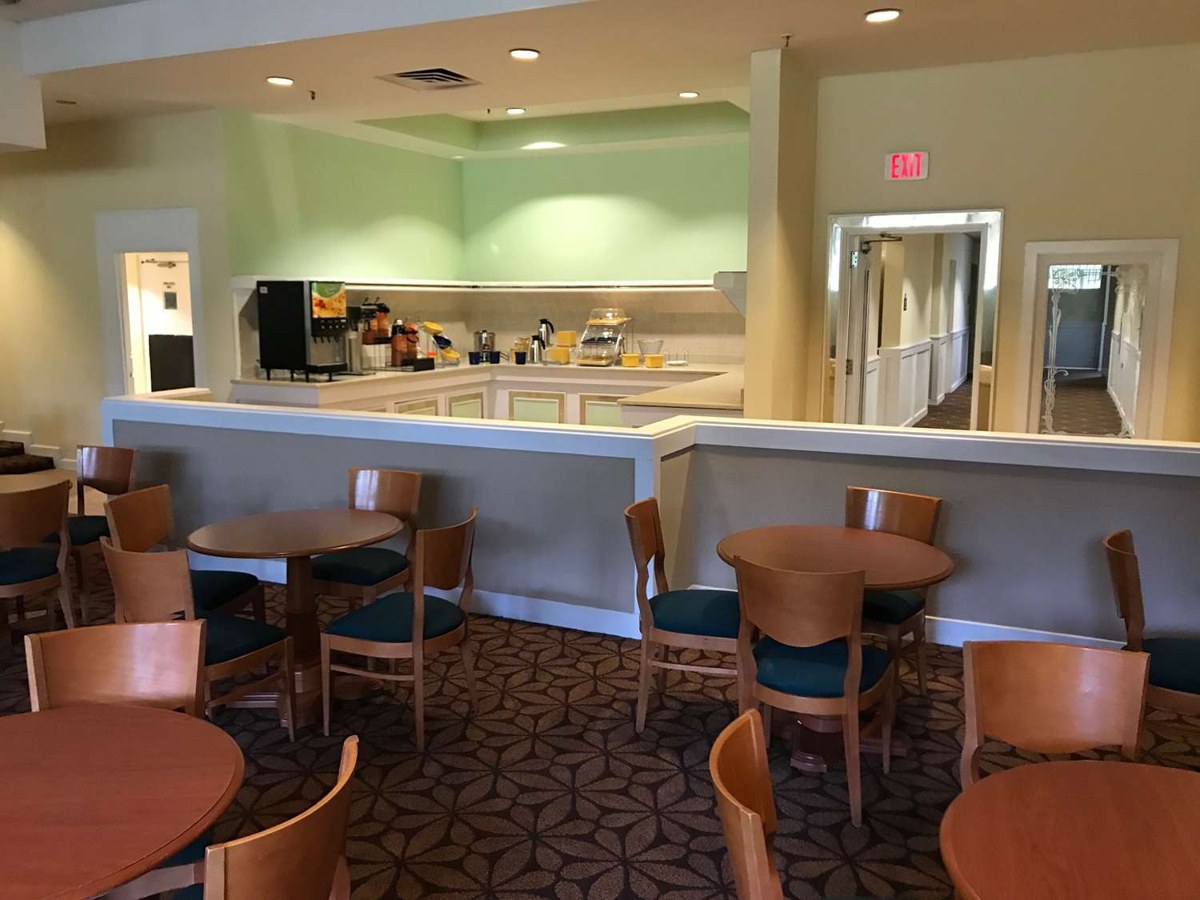 Days Inn & Suites by Wyndham Tallahassee Conf Center I-10 photo 4