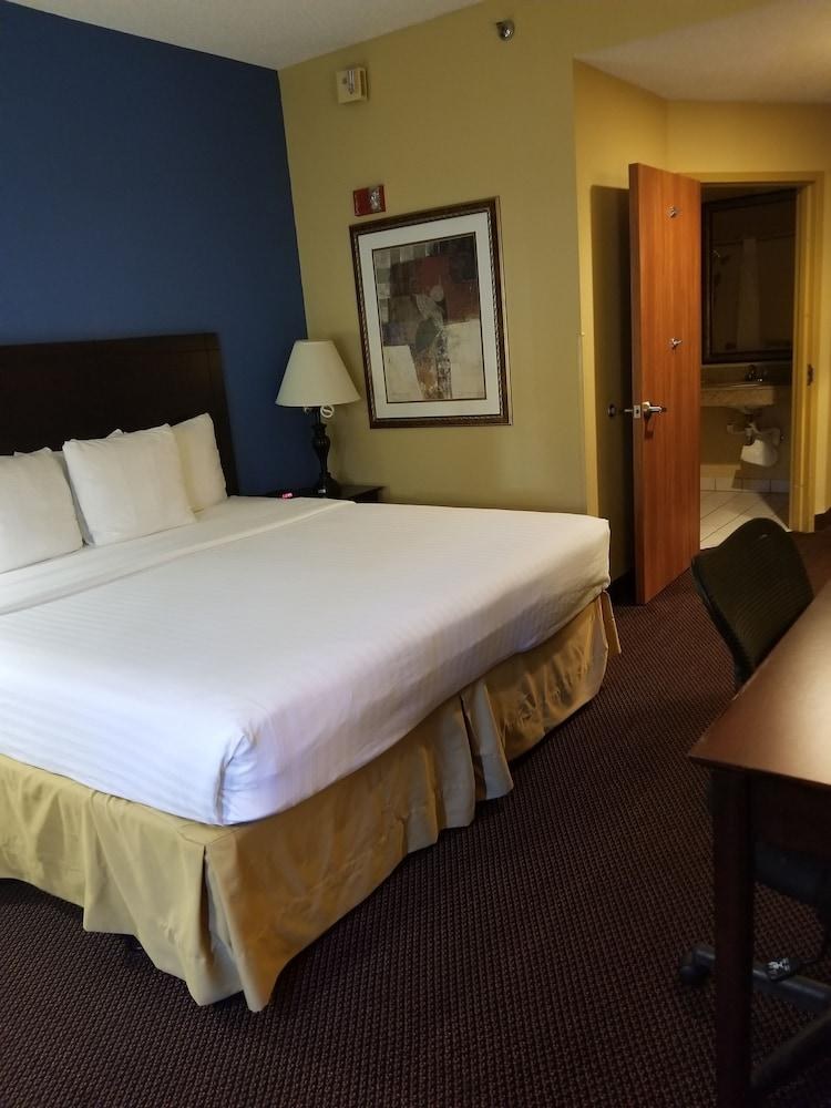 Days Inn by Wyndham Tulsa Central photo 1