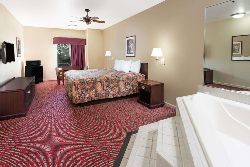 Days Inn by Wyndham St Peters/St Charles photo 1