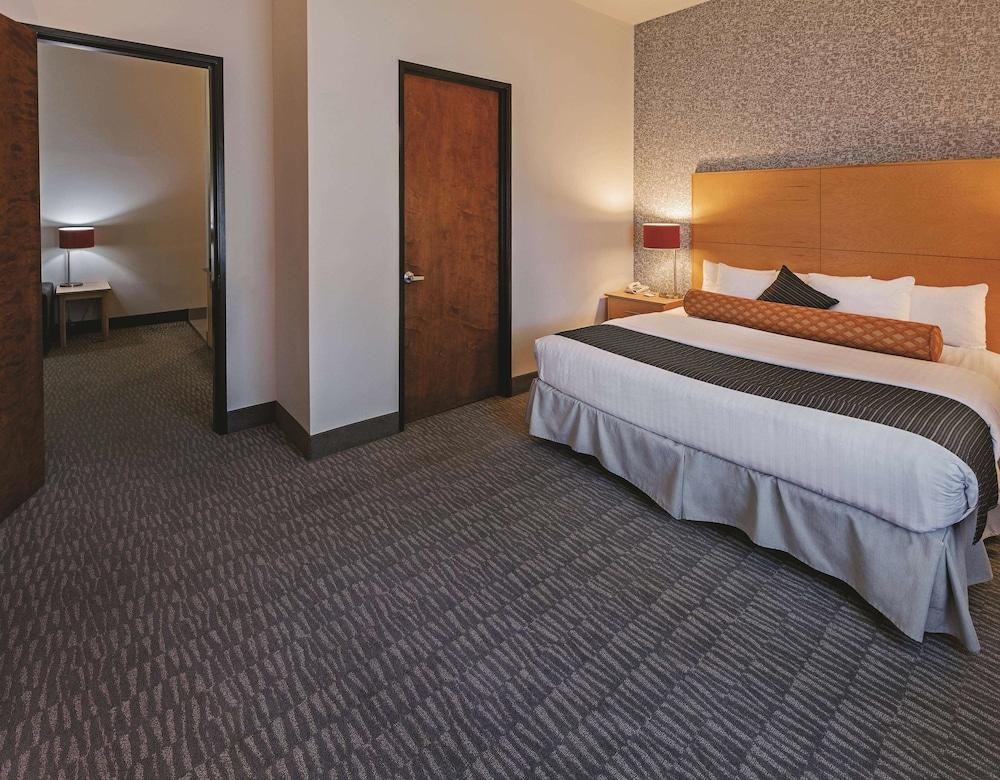 La Quinta Inn & Suites by Wyndham Austin NW/Lakeline Mall photo 2