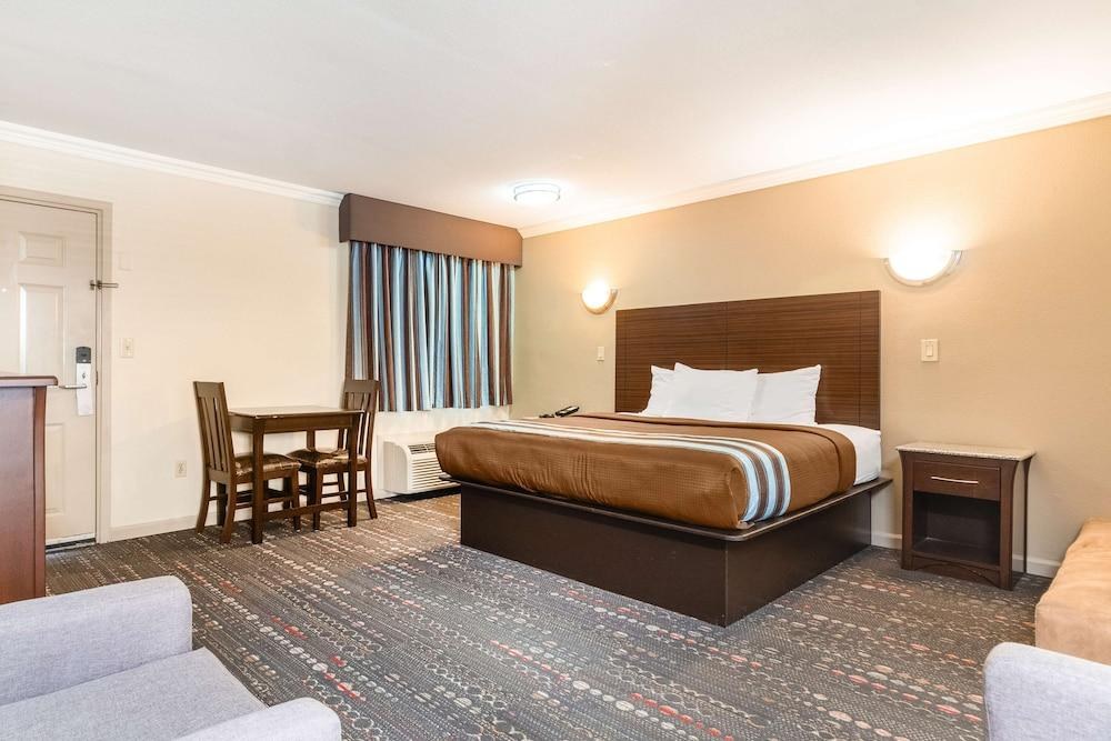 AMERICAS BEST VALUE INN - HOUSTON I - 45/LOOP 610 photo 1
