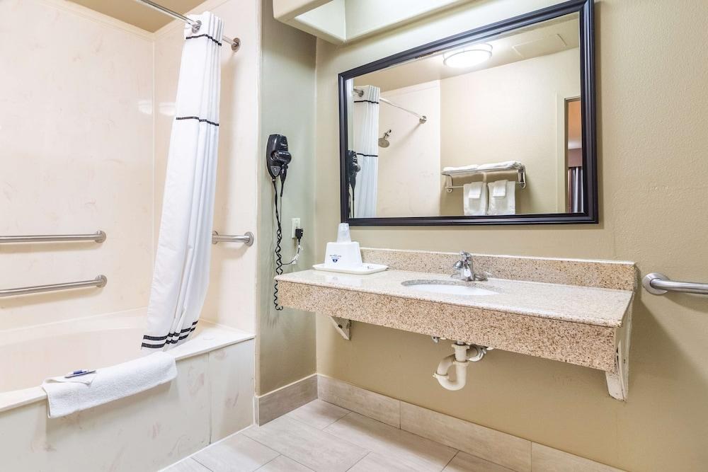 AMERICAS BEST VALUE INN - HOUSTON I - 45/LOOP 610 photo 3