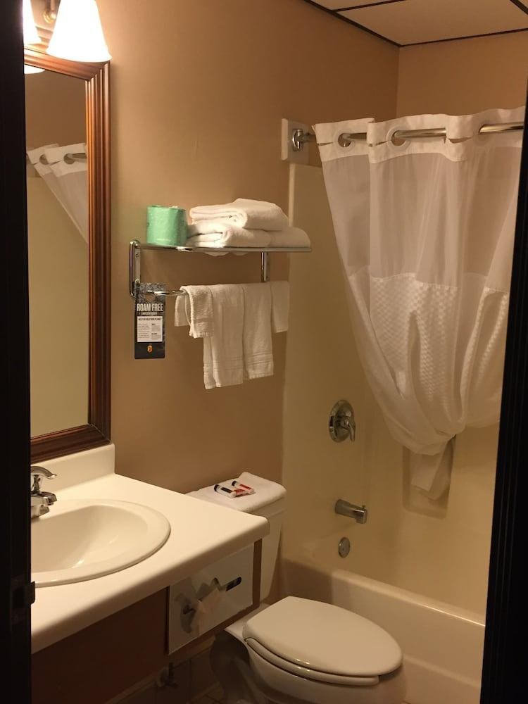 Super 8 by Wyndham Chamberlain SD photo 3