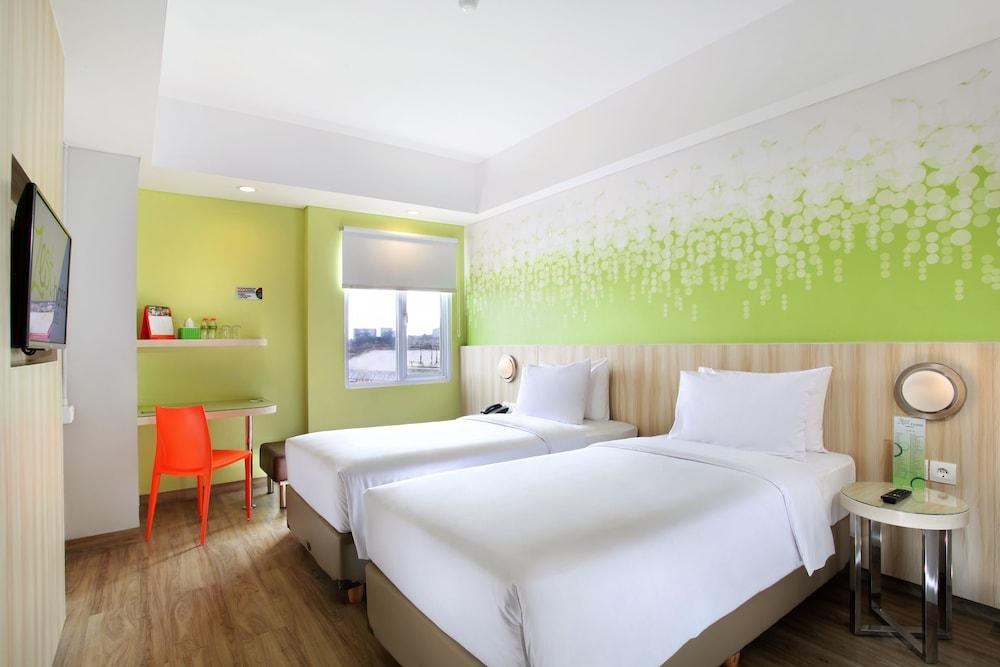ZEST HOTEL SUKAJADI BANDUNG BY SWISS-BELHOTEL INTERNATIONAL photo 1