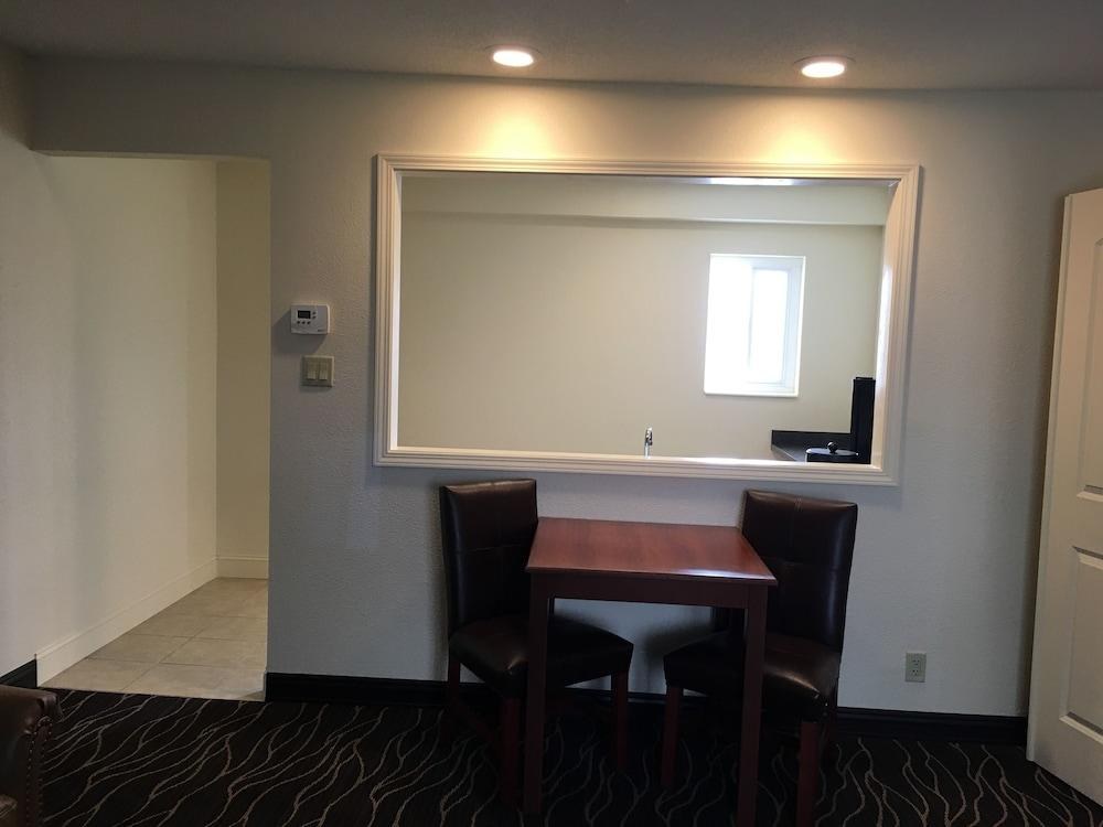 Ramada by Wyndham Elko Hotel at Stockmen's Casino photo 1
