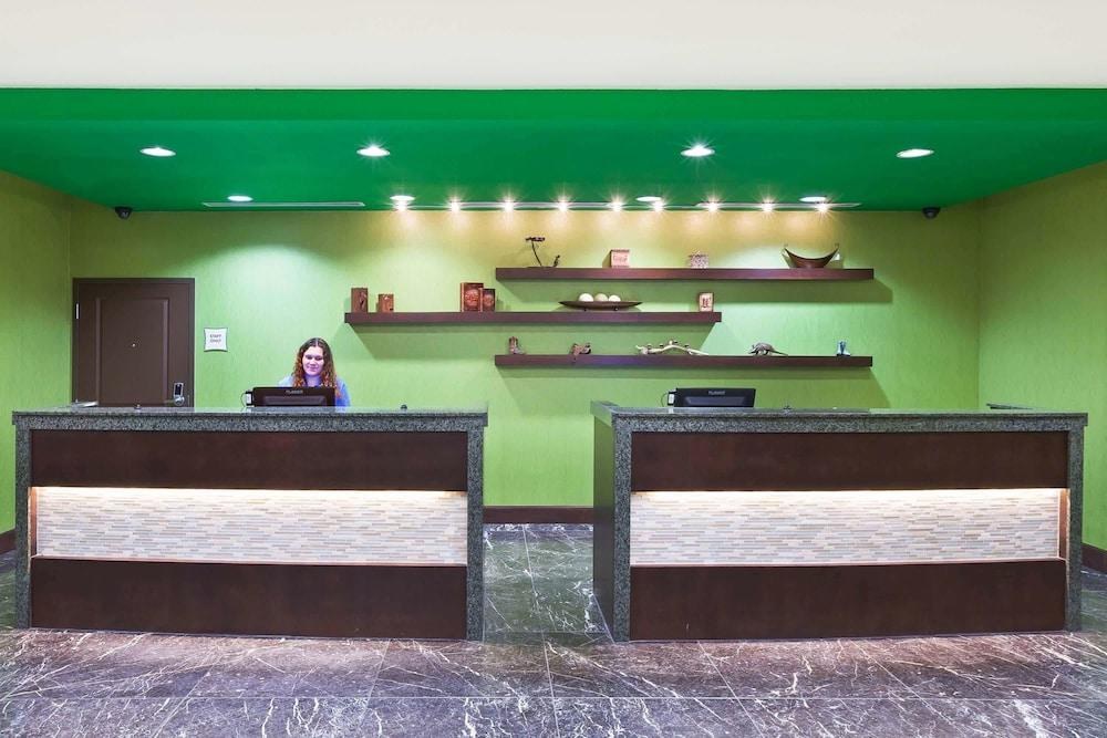 La Quinta Inn & Suites by Wyndham Elk City photo 3