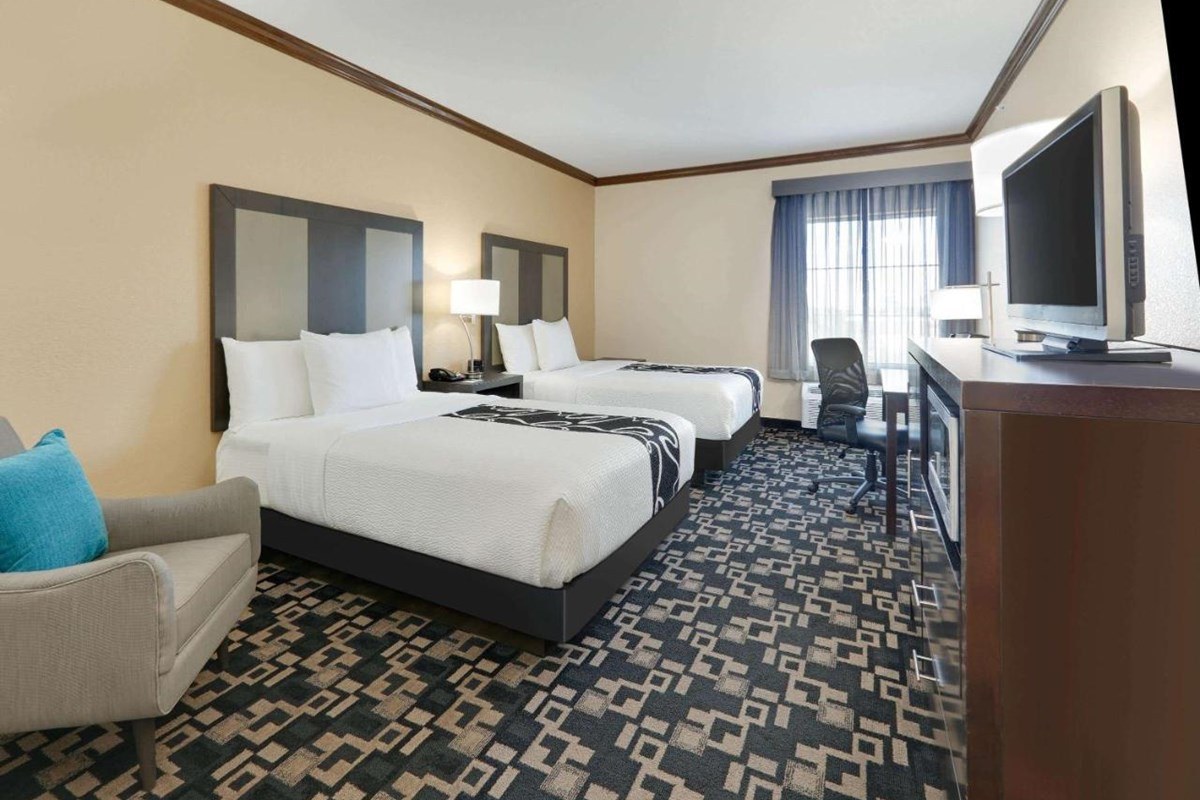 La Quinta Inn & Suites by Wyndham Dallas - Richardson photo 2