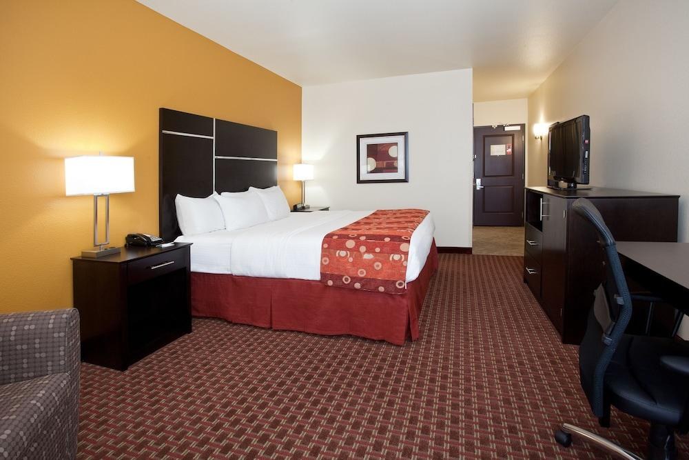 La Quinta Inn & Suites by Wyndham Denver Gateway Park photo 1
