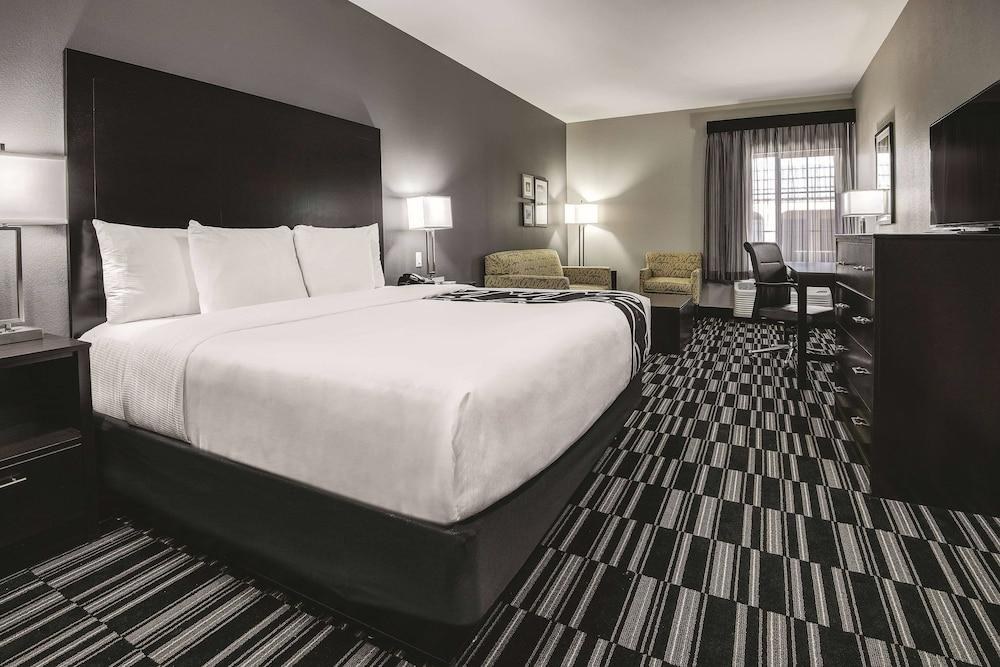 La Quinta Inn & Suites by Wyndham Fort Worth West - I-30 photo 1