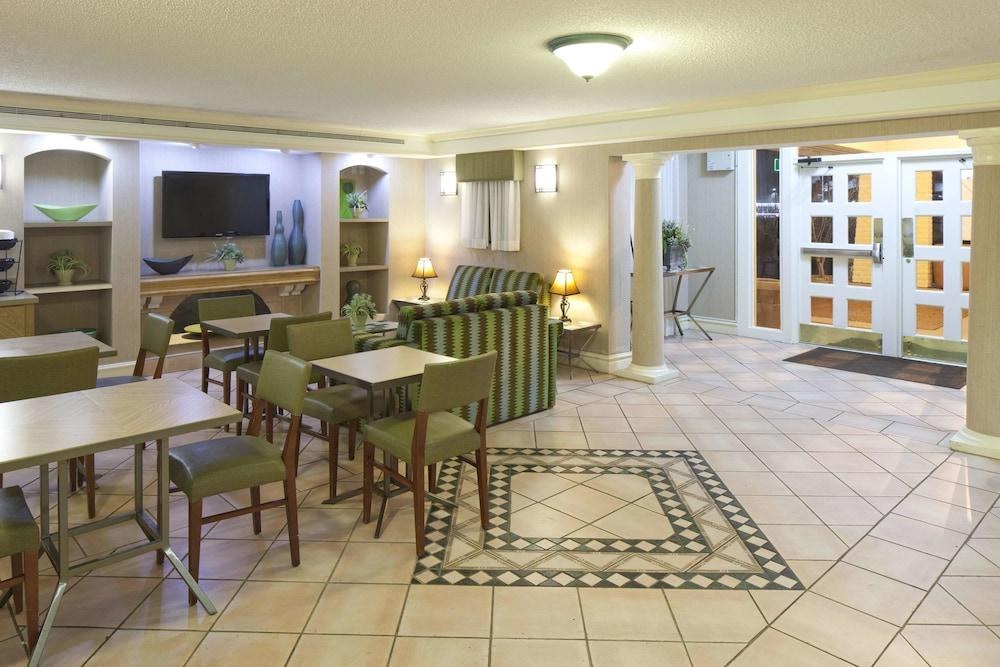 La Quinta Inn by Wyndham Huntsville Research Park photo 3