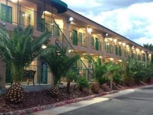 CROWN MOTEL photo 2